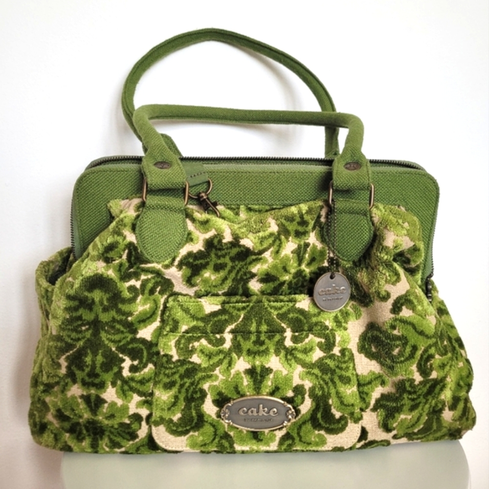 Cake by Petunia Pickle Bottom Cosmopolitan Carryall